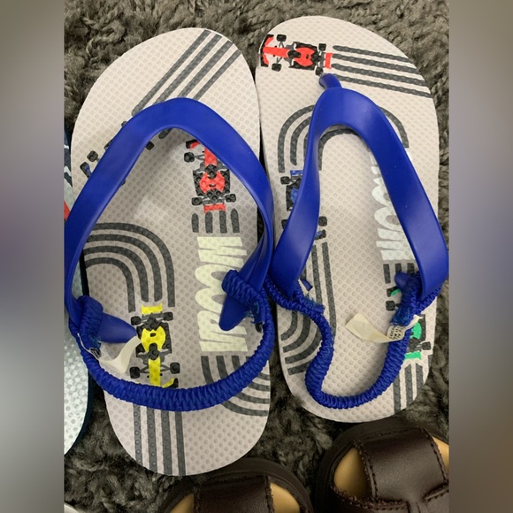 Bundle of 4 pair of Toddler Slides/Sandals - Picture 7 of 9